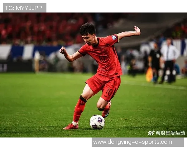 在浩瀚太平洋之上，球星们与海浪共舞展现足球魅力