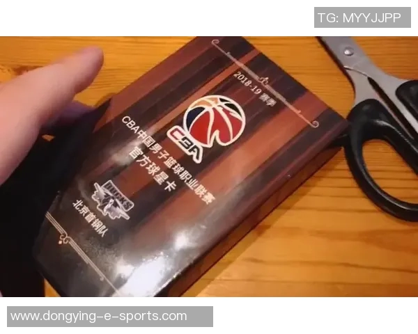 梅西签名足球球星卡拆包开箱惊喜 让收藏者心跳加速的珍贵时刻